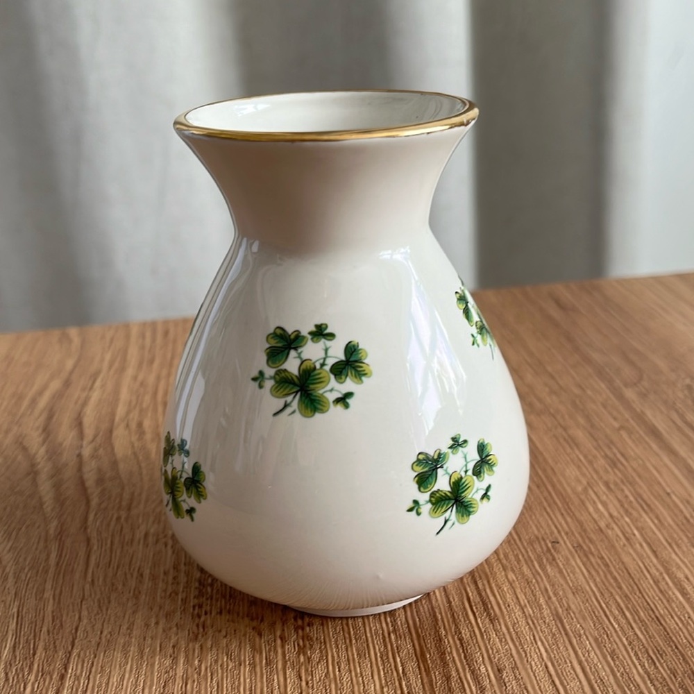 VTG Irish Bud Vase Carrigcraft Carrigaline County Cork White